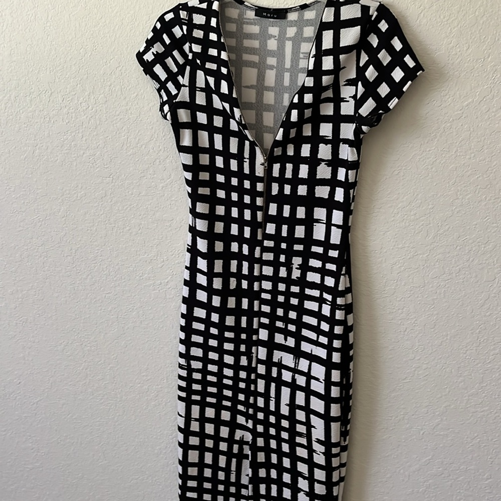 Maru Black And White Dress, Size S, Stretchy